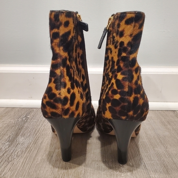 NEW Tory Burch Lila Leopard Pointed Toe Booties - Picture 4 of 9